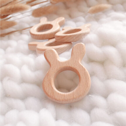 hryzátko, darček pre bábätko, darček pre novorodenca, darček pri narodení, drevené hryzátko,