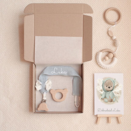 telegram, telegram ob rojstvu, telegram v porodnišnico, darilo ob rojstvu, darilo za novorojenčka, paket ob rojstvu, paket v porodnišnico, personalizirano darilo, personaliziran bodi, grafika, grafika z rojstnimi podatki, čestitka, čestitka ob rojstvu