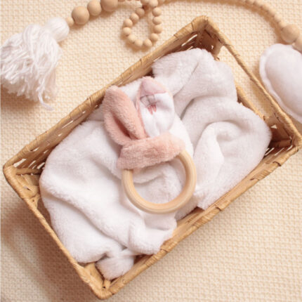 hryzátko, darček pre bábätko, darček pre novorodenca, darček pri narodení, drevené hryzátko, hryzátko zajačik