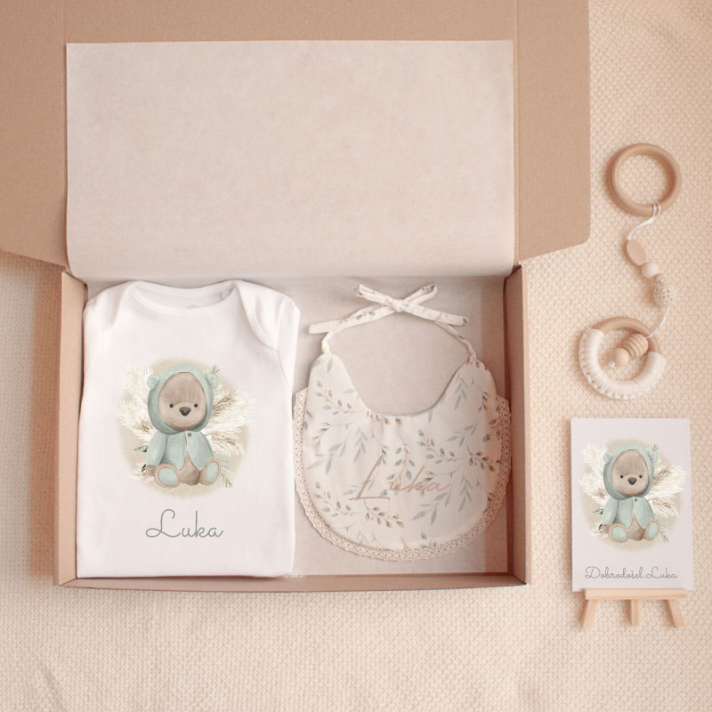 Srčkani medvedek telegram, telegram ob rojstvu, telegram v porodnišnico, darilo ob rojstvu, darilo za novorojenčka, paket ob rojstvu, paket v porodnišnico, personalizirano darilo, personaliziran bodi, grafika, grafika z rojstnimi podatki, čestitka, čestitka ob rojstvu